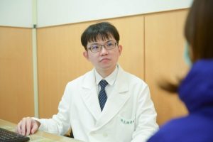 上腹痛竟是「胰臟假性囊腫」 內視鏡導引經胃引流除病灶