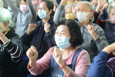 20241128溫馨關懷道感恩 歲末傳愛送祝福