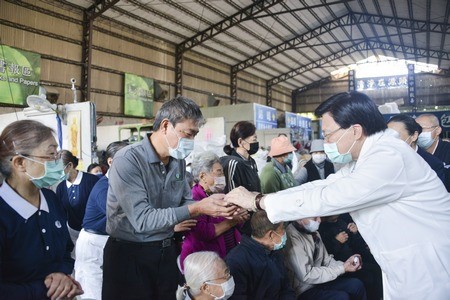 20241128溫馨關懷道感恩 歲末傳愛送祝福