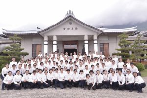 靜心經行霑法喜 收攝身心共祈禱