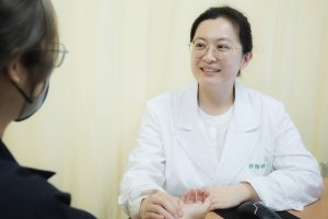 18歲女熬夜嗜甜白帶多 中醫去濕養生之道解困擾