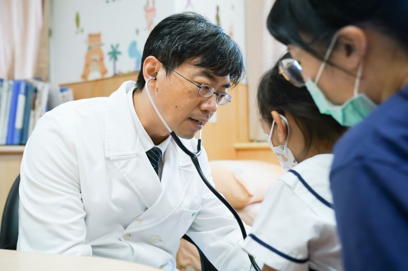 20250414寶寶周產期感染腸病毒變重症 兒科團隊急救命