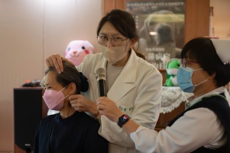 20250506心蓮溫馨醫護情 孝親之愛揉掌間