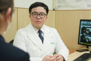 Read more about the article 乳房良性葉狀瘤勿輕忽 完整切除解病灶