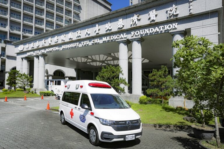 化愛為行 郭來福先生慨捐救護車予台北慈院 20250725 5