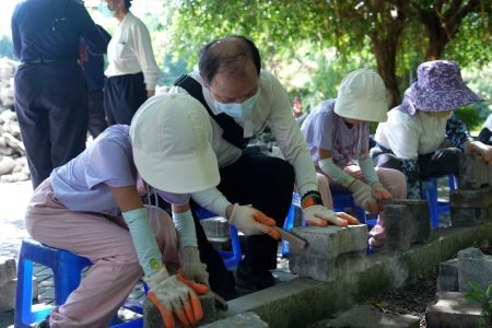 心手相連為愛鋪路 職志協力鋪設連鎖磚20250802 19