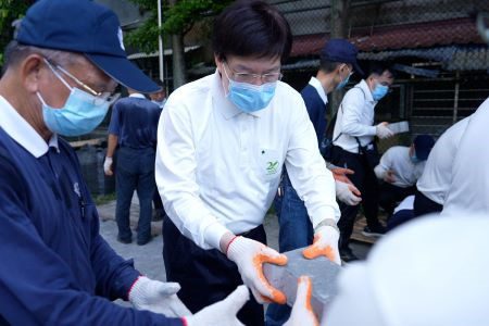 心手相連為愛鋪路 職志協力鋪設連鎖磚20250802 9