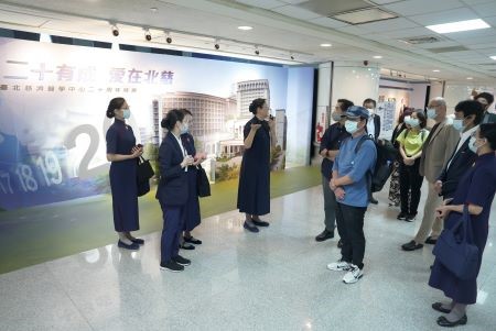 20250912 日本能登藝術家參訪台北慈濟醫院 感受醫療人文之美 8