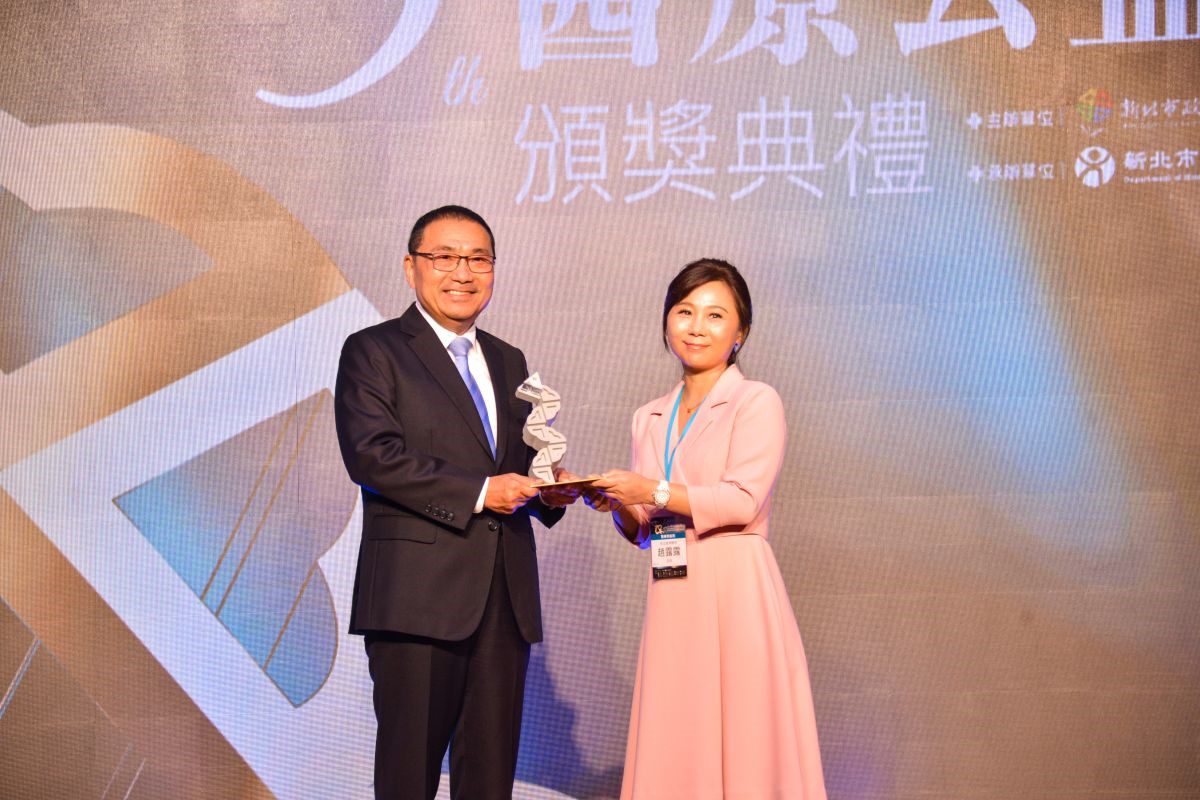 以專業傳遞愛與希望 北慈八醫師及醫事人員榮獲醫療公益獎 20251104 2