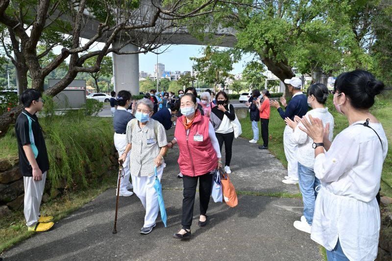 生命雖有盡落時 醫病長情依猶在 20251108 2
