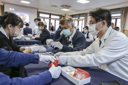 福慧紅包暖歲末 以手傳心結善緣 20251110 15