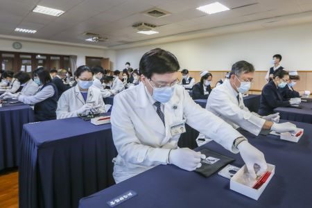 福慧紅包暖歲末 以手傳心結善緣 20251110 6