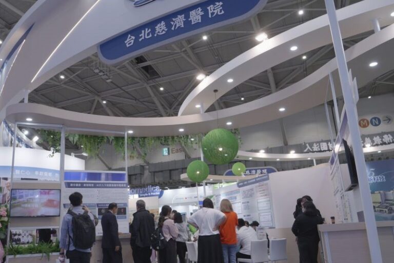 北慈醫療科技展現場講座解惑 多項檢測助民眾看見自身健康 20251205 1