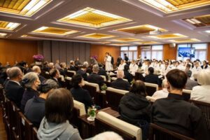 Read more about the article 慈悲為舟智慧為航 醫療人文並進