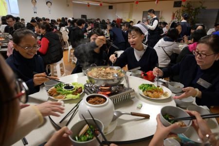 寒冬送暖進社區　義診發放傳遞愛 20260131 20