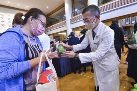 寒冬送暖進社區　義診發放傳遞愛 20260131 25