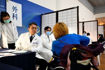 寒冬送暖進社區　義診發放傳遞愛 20260131 4