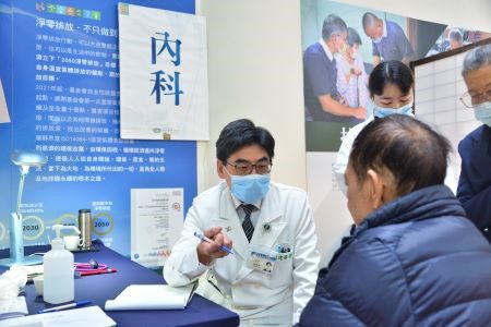 寒冬送暖進社區　義診發放傳遞愛 20260131 6