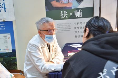 寒冬送暖進社區　義診發放傳遞愛 20260131 7