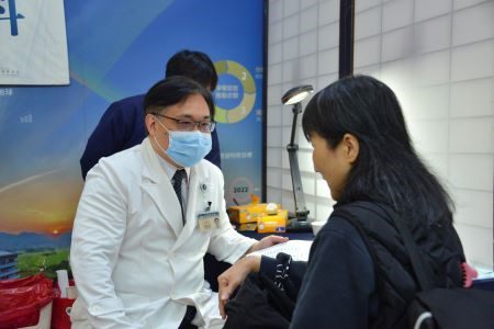 寒冬送暖進社區　義診發放傳遞愛 20260131 8