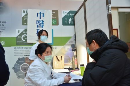 寒冬送暖進社區　義診發放傳遞愛 20260131 9