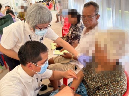 跨國義診見苦知福 人醫團隊深入柬國送暖 20260330 12