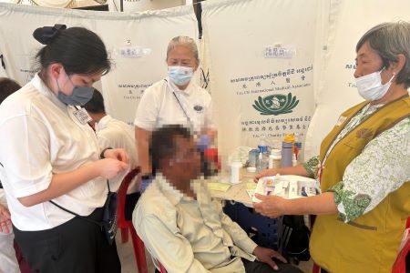 跨國義診見苦知福 人醫團隊深入柬國送暖 20260330 14