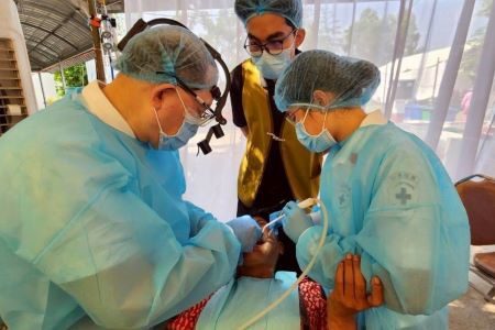 跨國義診見苦知福 人醫團隊深入柬國送暖 20260330 7