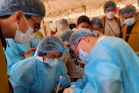 跨國義診見苦知福 人醫團隊深入柬國送暖 20260330 8