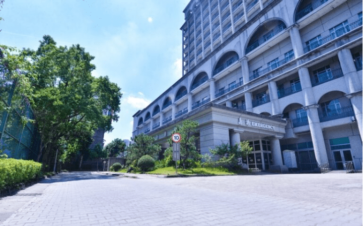 重鋪車道連鎖磚，強化排水與行走安全，職志合力守護就醫道路 1