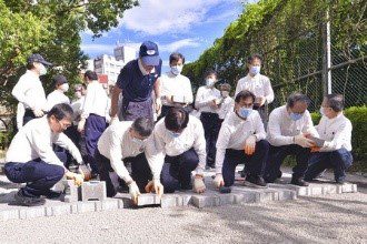 重鋪車道連鎖磚，強化排水與行走安全，職志合力守護就醫道路4