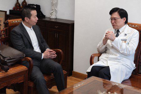 北慈攜手美國密西根大學手術團隊 交流深化心臟外科臨床應用 20260427 5 北慈攜手美國密西根大學手術團隊 交流深化心臟外科臨床應用 20260427 5