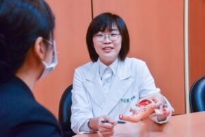 Read more about the article 停經前後異常出血別輕忽　醫師提醒：恐為子宮內膜癌警訊