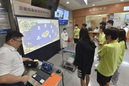 北醫大醫學營來訪台北慈院 探索醫療人文 20260703 11