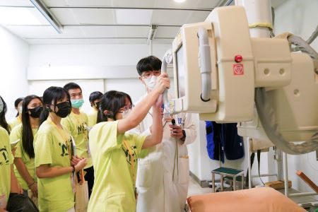 北醫大醫學營來訪台北慈院 探索醫療人文 20260703 8