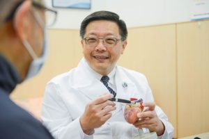 Read more about the article 九旬翁瓣膜逆流引發心臟衰竭 全內視鏡雙瓣膜置換手術救命