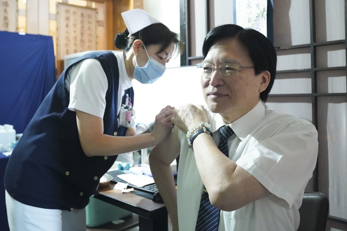台北慈院開設疫苗接種特別門診 左流右新護健康 20261002 3